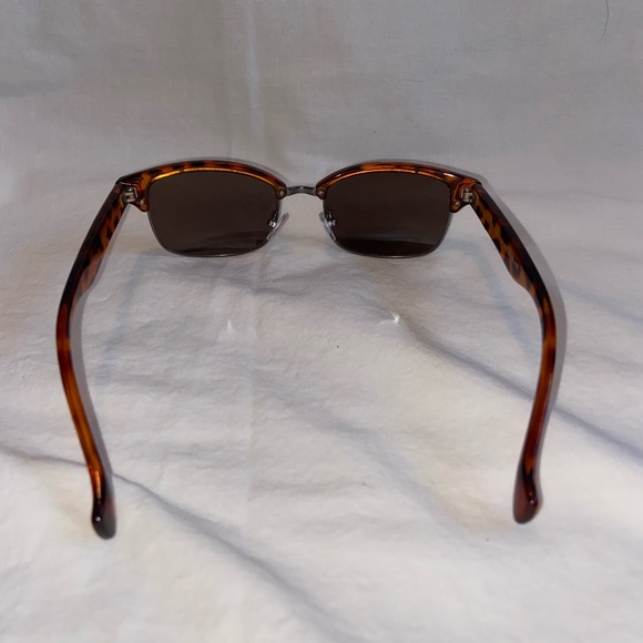 Lucky brand sunglasses - Picture 5 of 6